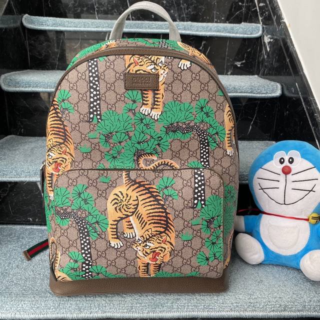Real shot# Model number: 4 27 Size: 33.43.15 Classic and timeless backpack There