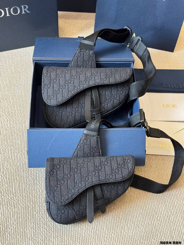 Replica original cloth Dior Saddle Bag Homme # Saddle Bagv Women's Saddle is alr