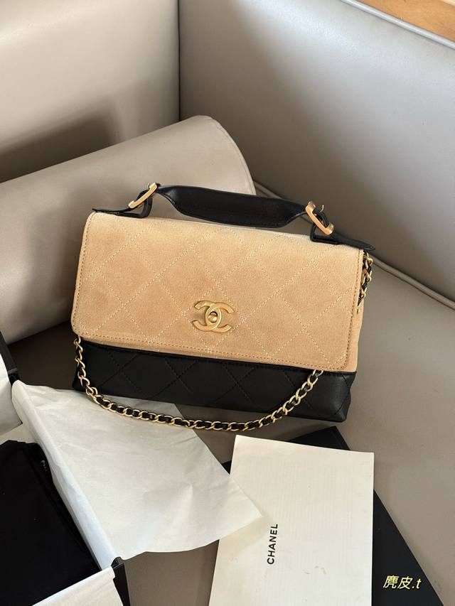 cowhide leather with box Size: 28*17Cm I heard that this Chanel 25A The most pop