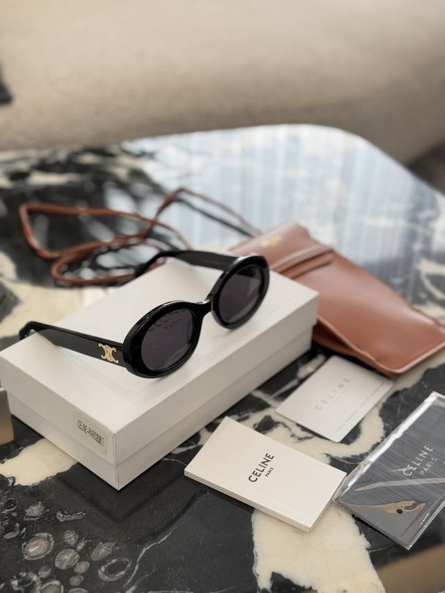 Free mobile phone bagThe same Celine sunglasses as Liu Shishi, put them on and y