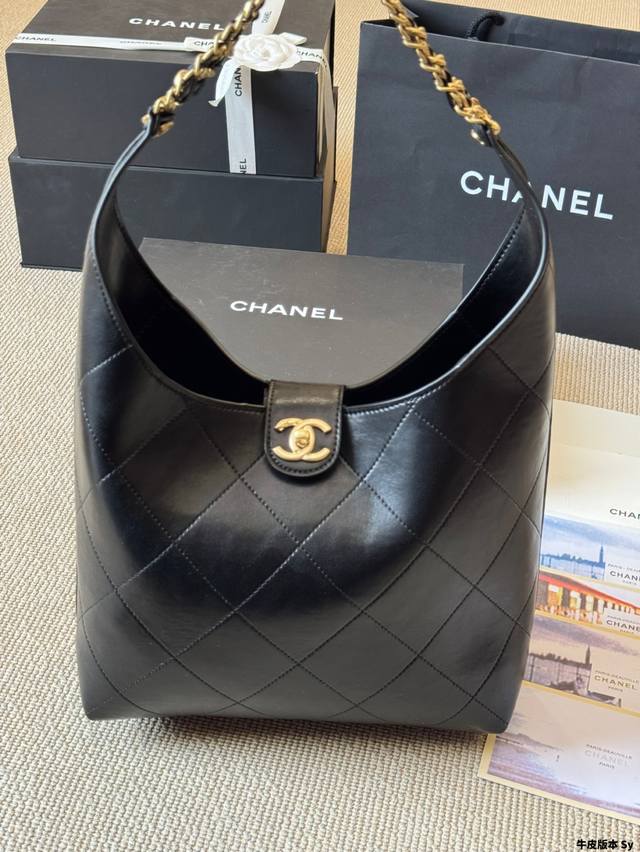 cowhide version Chanel 25P Hippie Hobo Underarm Bag This season's new design is