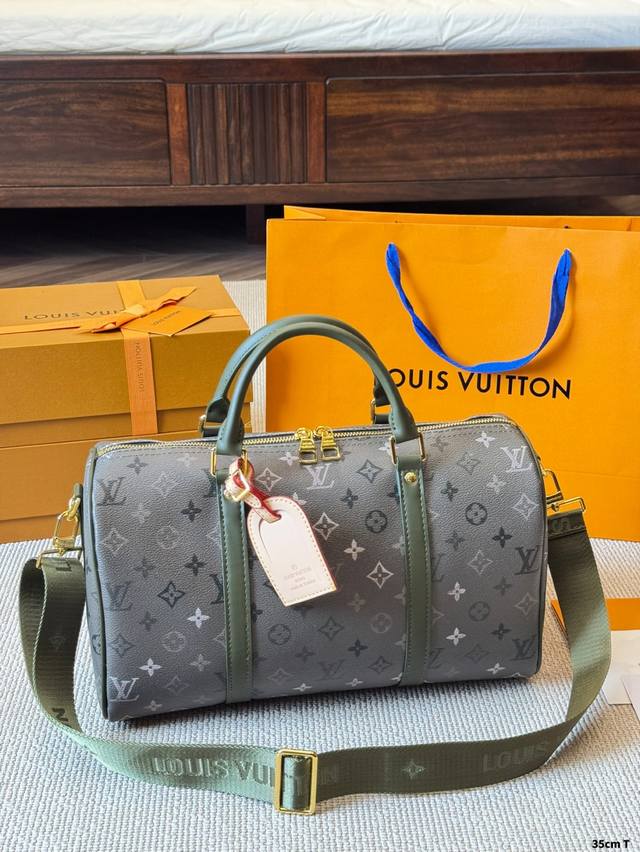 Lv Speedy 35Cm embossed pillow bag Lv Speedy pillow bag, no matter the style, th