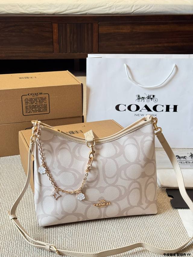 Cowhide version with pendant Coach new product! Laurel Hobo Bag Coach's classic