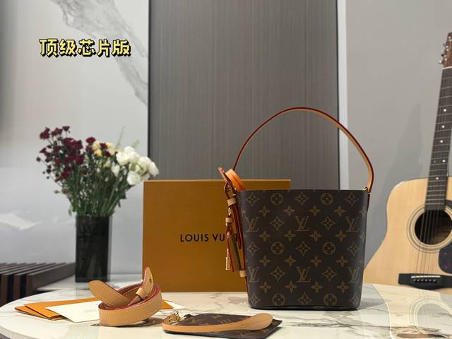 Top chip version Lv All In Bb's versatile little bucket is so cute. One bag, thr