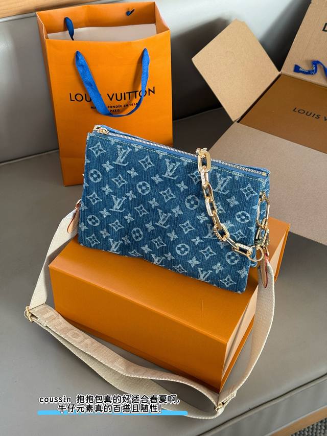 with box Size: 26*20Cm This is the perfect spring dish Coussin hug bag is reall