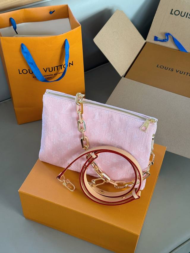 with boxSize: 26*20Cm This is the perfect summer dish. Coussin hug bag is really