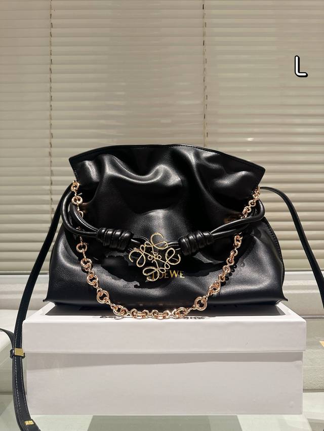 With gift boxLoewe Purse BagLoewe Flamenco Purse Bag in soft nappa leatherPleate