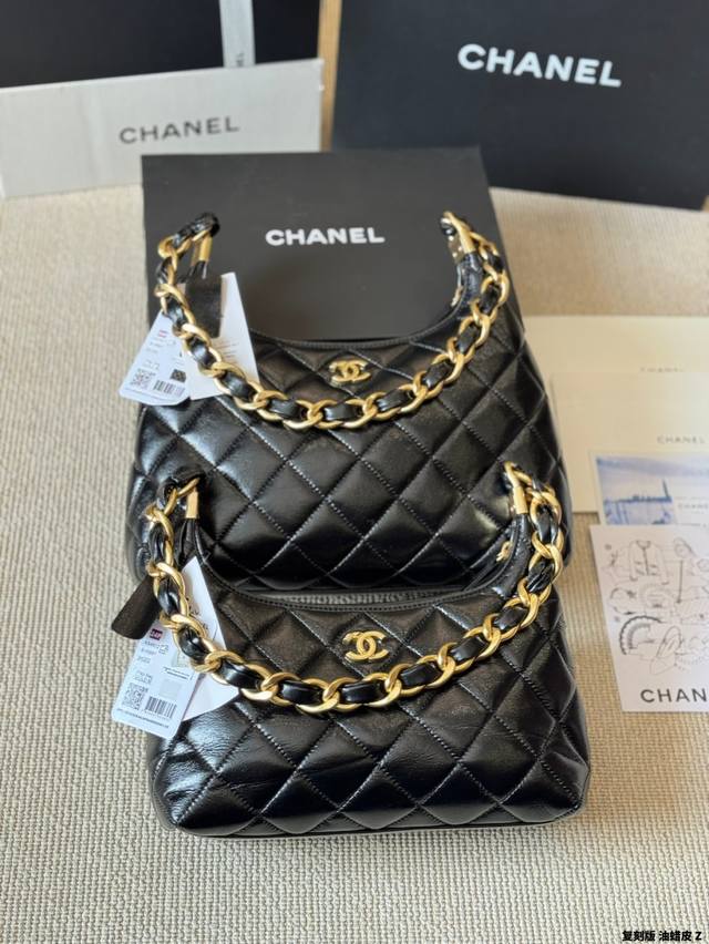 Replica waxed leather Chanel 24A Hobo Retro and casual Hobo style, the main feat