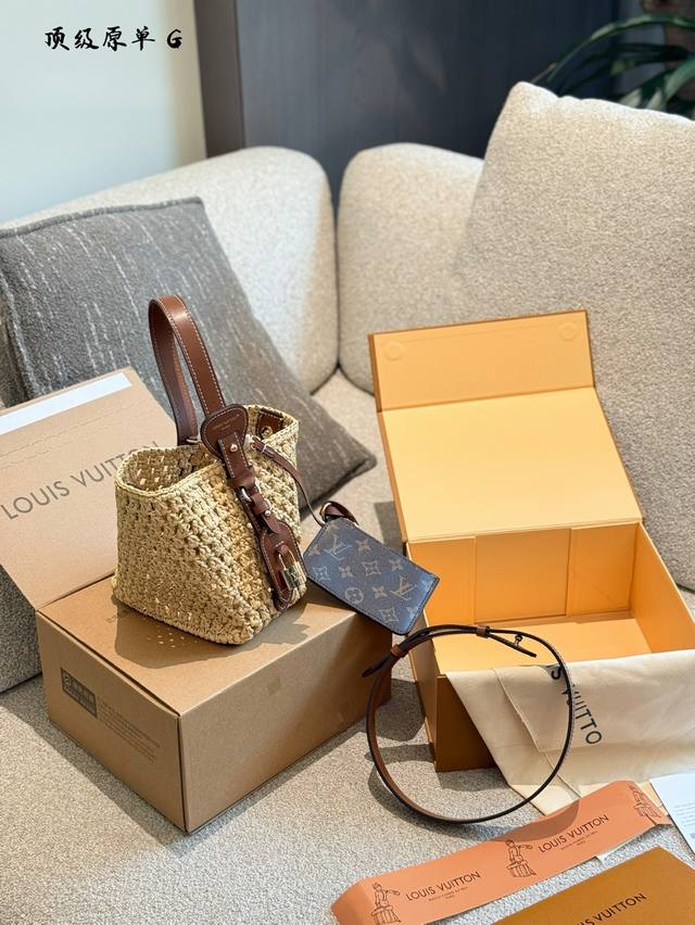 Lv's summer limited edition braiding is a romantic encounter with denim. This wa