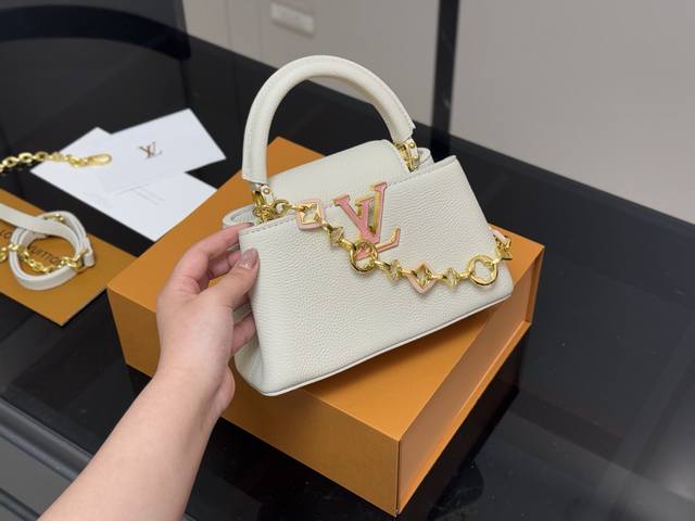 with folding box Size 21.15Cm Lv Capucines handbag Made of full-grain Taurillon