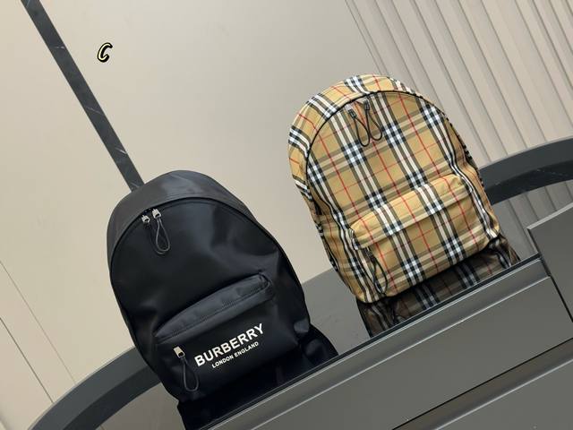 No box, light and spacious Size: 30*40Cm Burberry Backpack This backpack is insp