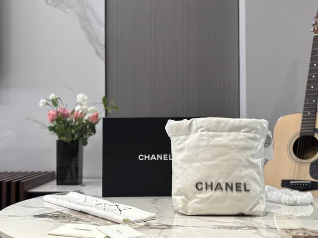 Chanel Mini garbage bag Original sheepskin Can be carried by hand or cross-body