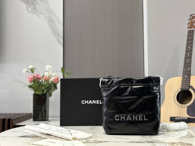 Original sheepskin Chanel Mini garbage bag Can be carried by hand or cross-body