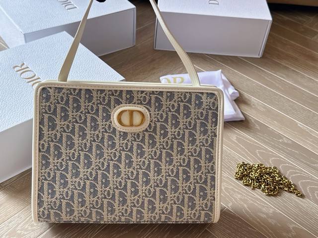 with box Size: 26 10Cm The most fashionable Woc, D's monogram chain bag Retro a