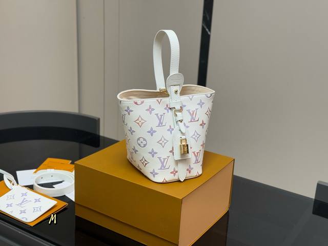 with folding box Another popular Lv second-hand bag is here A bag that looks se