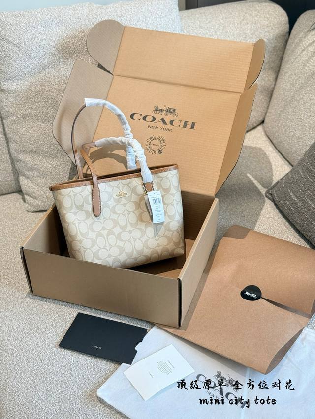 Small Coach City Mini Tote has a beautiful color scheme and a large capacity. Si