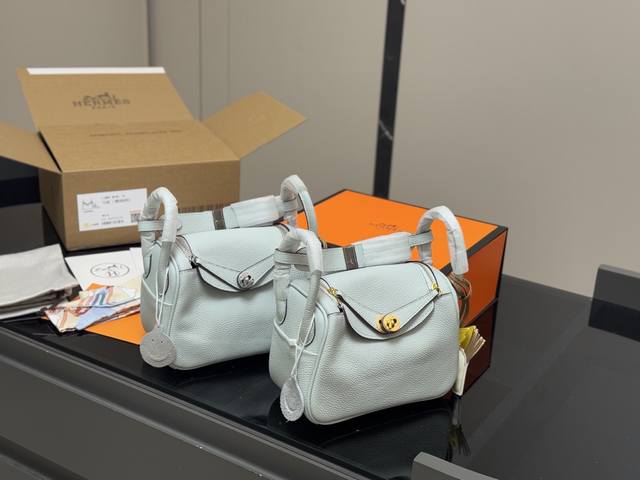 comes with full packaging Size: 19*13Cm Hermes Lindy gold buckle Made of top-gr