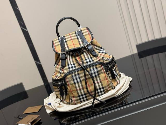 No box, light and spacious Size: 23*30Cm Burberry Backpack This backpack is insp