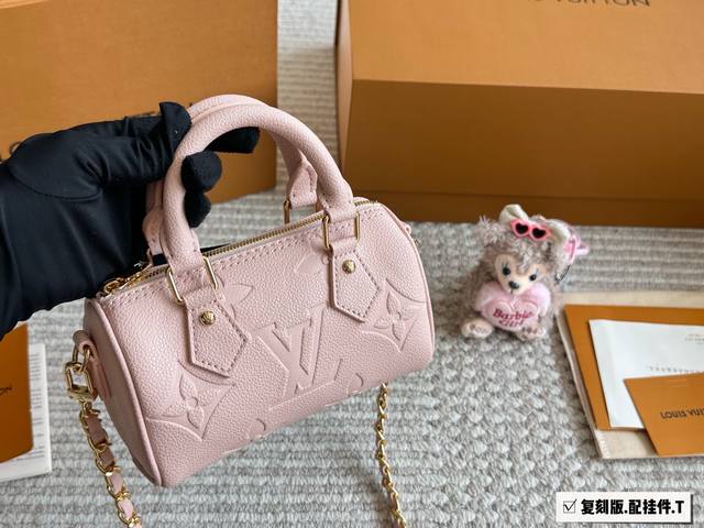 Send pendant Lv pink baguette Nano A Louis Vuitton Nano pink baguette Cute like