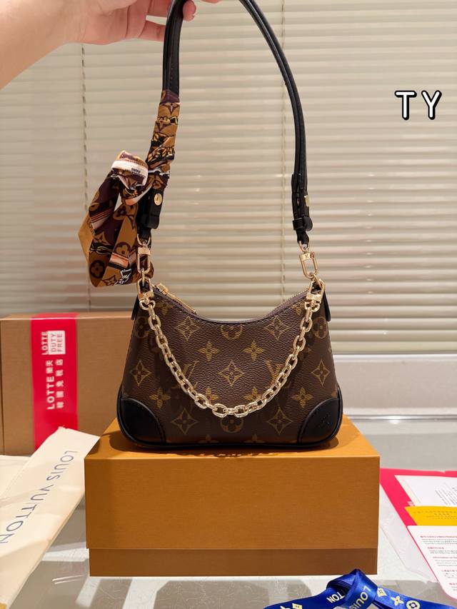 Cowhide version Mini Lv Boulogne messenger bag croissant bag The new Boulogne S