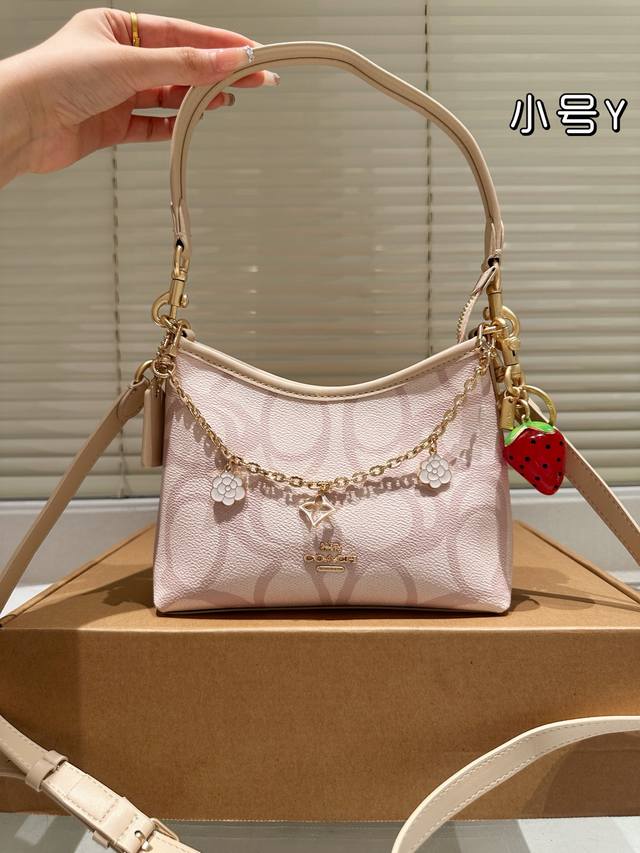 Cowhide version with pendant Coach's new Laurel 19 small wanderer The wanderer