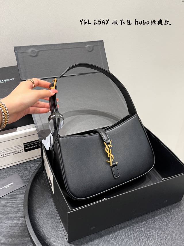 Gift box packagingYsl Hobo E5A7 underarm bagThis Hobo underarm bag from Ysl Sain