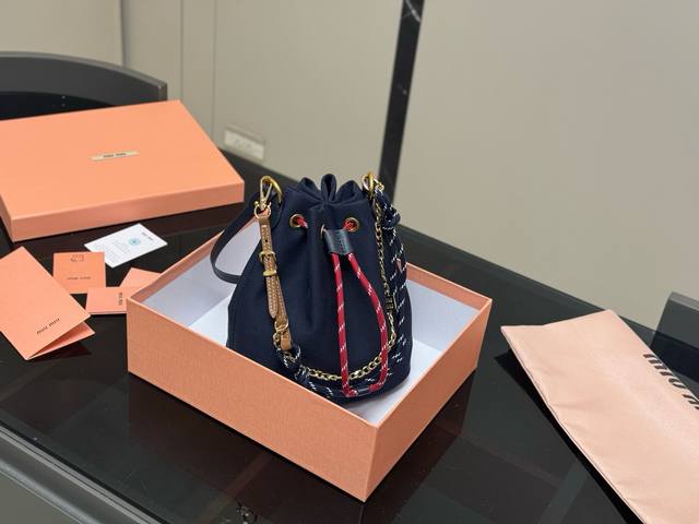 comes with a full set of packaging Size: 18*21Cm I bought a Miu bucket bag It's