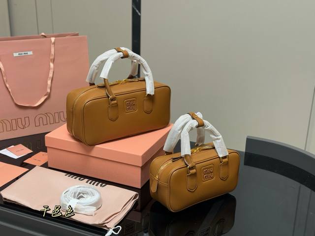 Upgraded version with box Size: 28*13Cm 23*11Cm Miumiu bowling briefcase The ba