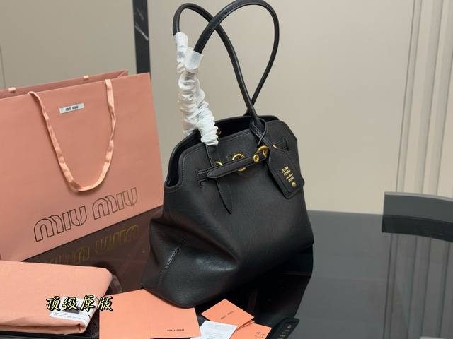 Original Size: 41.31Cm Miumiu vintage tote bag, I particularly like the design o