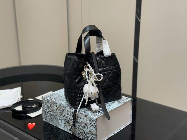 with box and pendant Size: 16*18Cm Dior's super popular Toujours shopping bag I