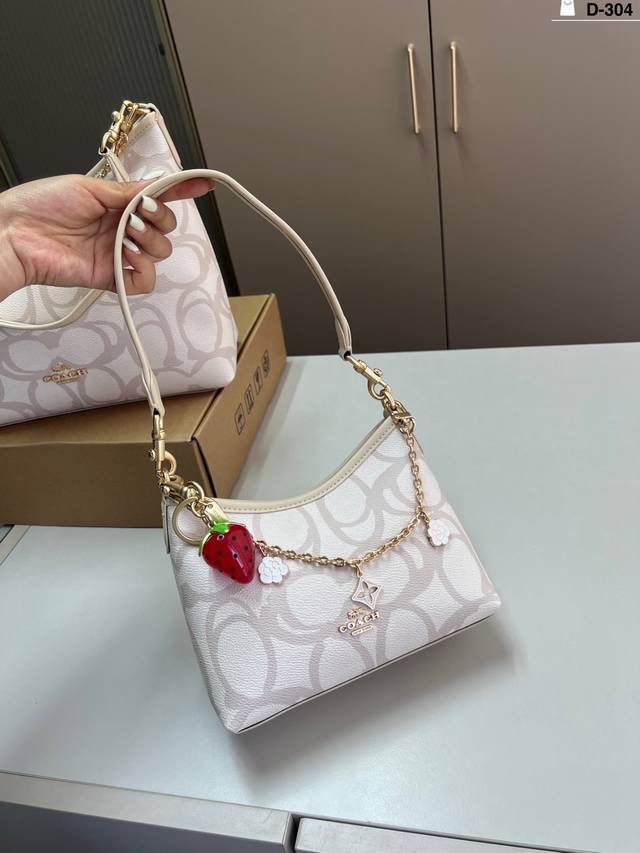 Small accessory Coach Hobo bag Full of design sense Super high-end fashion item
