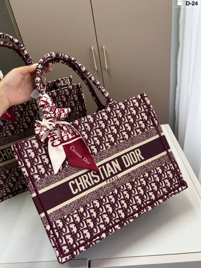 1919963FFF #36cm Dior Diortote Book has a large capacity and is very durable You