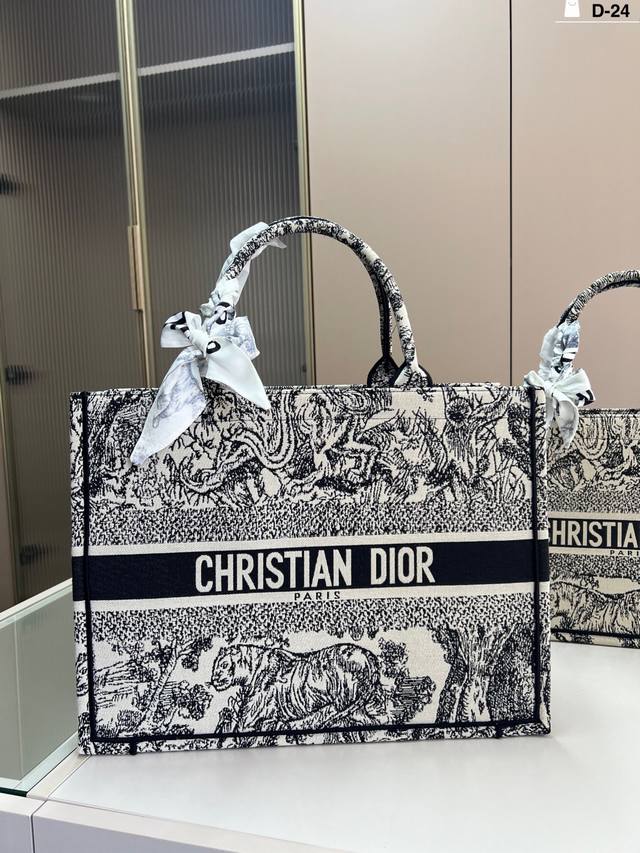 1919965FFF #42cm Dior Diortote Book has a large capacity and is very durable You