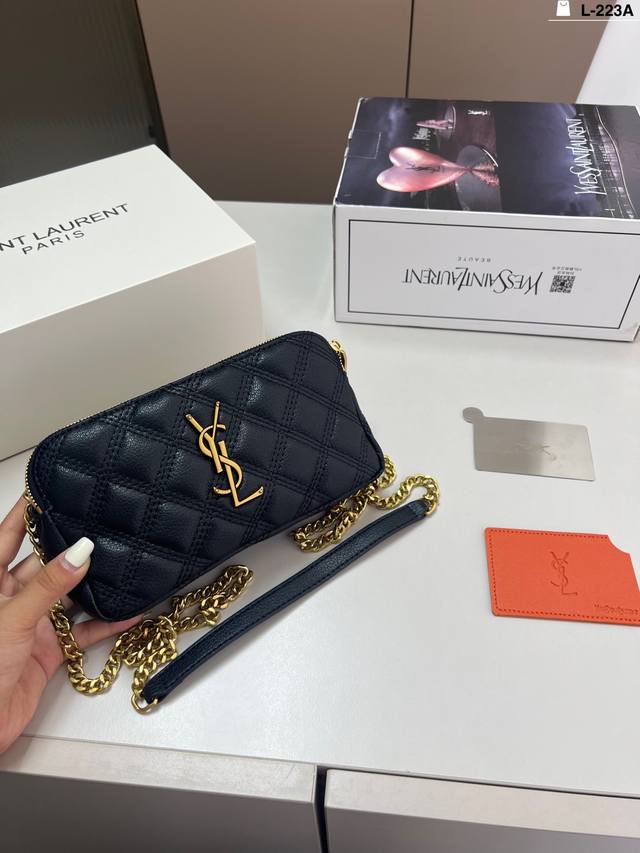 with mirror YSL Becky camera bag It is indeed a cheating existence The bag is l