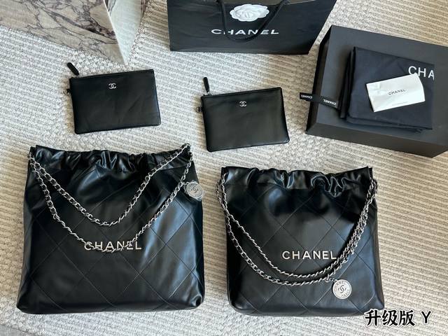 Chanel garbage bag The leather is delicate and shiny, soft and wear-resistant, b