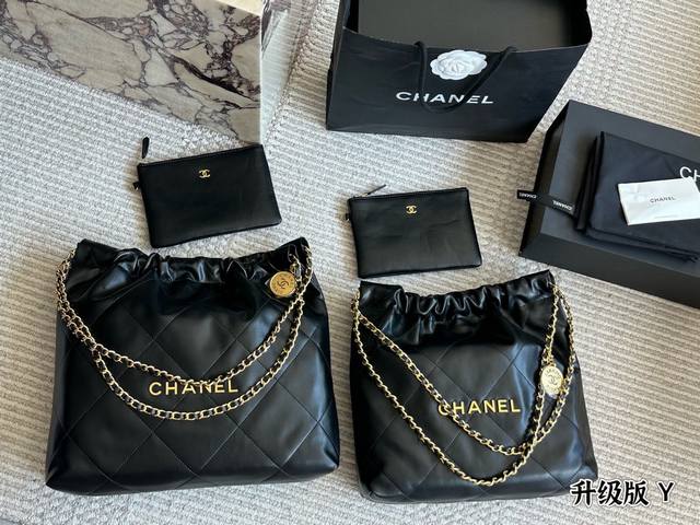 Chanel garbage bag The leather is delicate and shiny, soft and wear-resistant, b