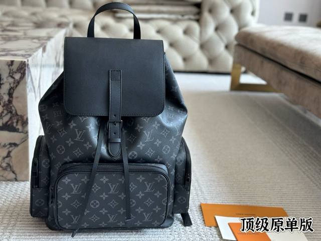 Lv Apollo men's backpack is a great gift for your date. This is the new version