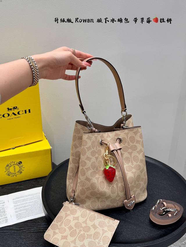 Gift box packagingWith strawberry pendant! Coach Rowan Bucket BagAs an excellent