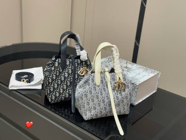 with box and pendant Size: 16*18Cm Dior's super popular Toujours shopping bag I