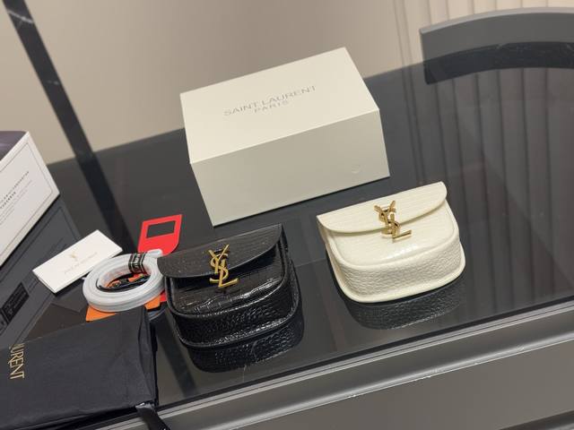 with folding box airplane box Size: 17cm Yves Saint Laurent Kala saddle Very ni