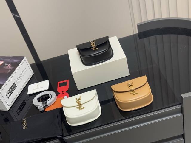 with folding box airplane box Size: 17cm Yves Saint Laurent Kala saddle Very ni