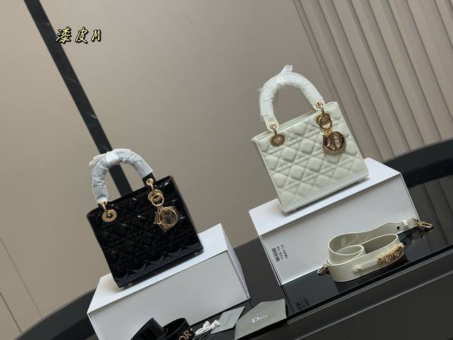 comes with folding box Size: 20*18Cm High-quality version. Upgraded shipment Di