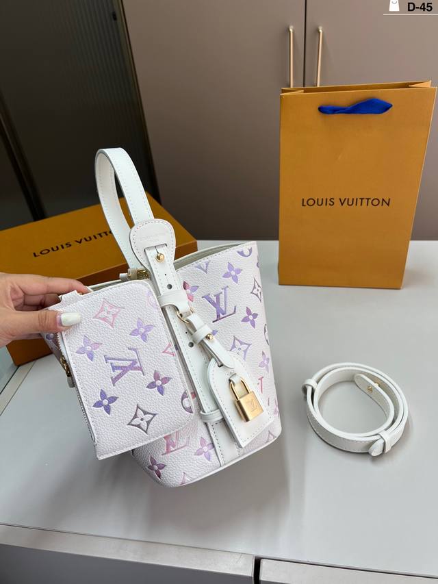 Decorative lock without key Lv Louis Vuitton bucket bag D-45 size 17