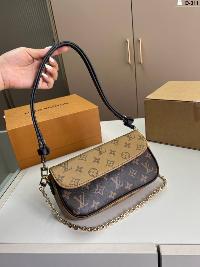 Lv new hot-selling Ivy Woc double chain design Mahjong bag can be carried crossb