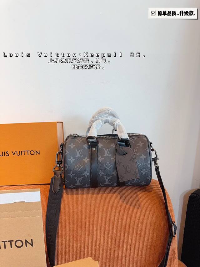 with gift boxLv X Nigo Keepall25. The pillow bag is an ideal urban bag. The ico