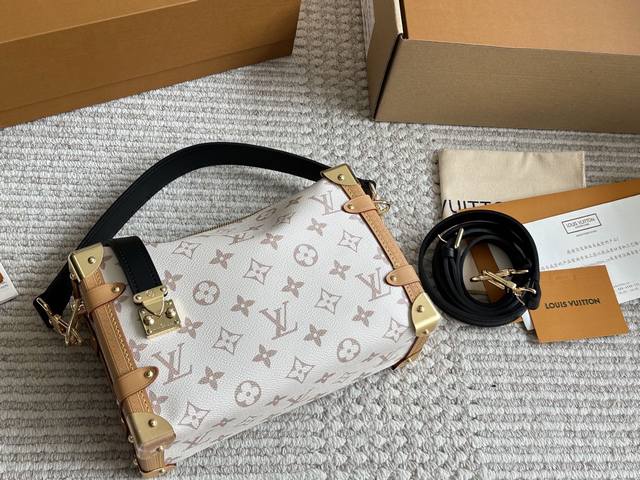 Replica Size: 23*16Cm Super time and space hot style Lv 23 King bomb new bag Tru