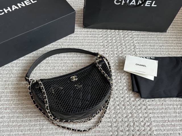 25S Mesh Hula Hoop Bag, the new darling of the fashion world I have recently bee