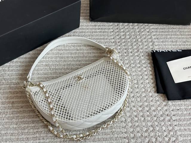 25S Mesh Hula Hoop Bag, the new darling of the fashion world I have recently bee