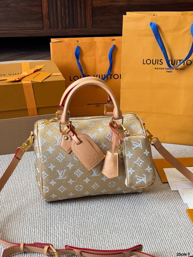 Lv Speedy 25Cm embossed pillow bag Lv Speedy pillow bag, no matter the style, th
