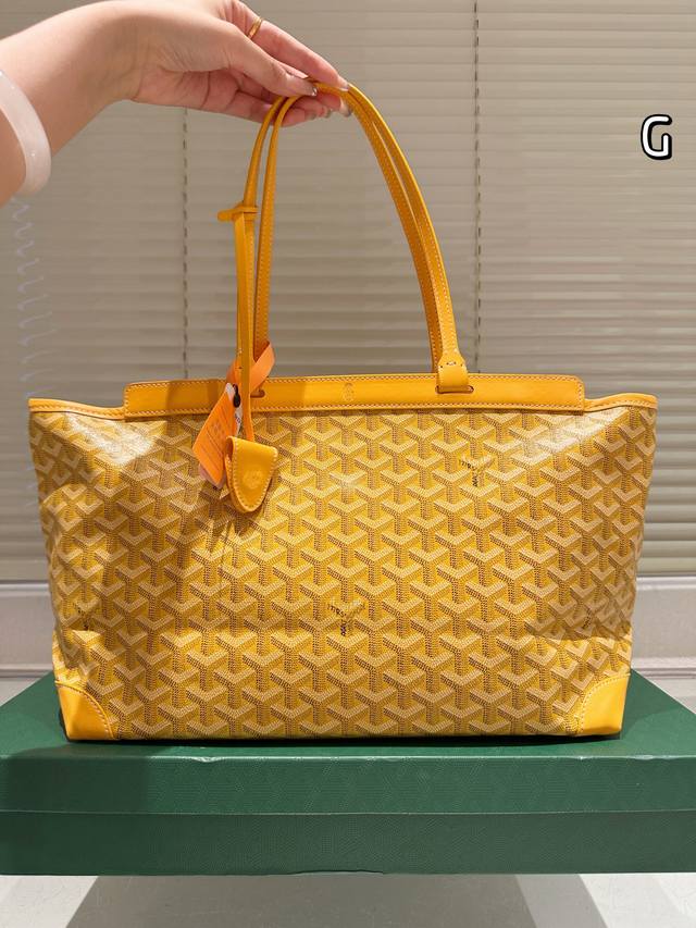 Gift boxSize: 34.21Cm Goyard shopping bagAll are custom made from beginning to e